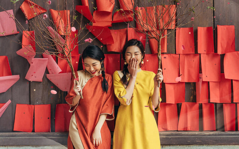 Chọn trang phục phù hợp để thu hút may mắn và tài lộc cho cả năm