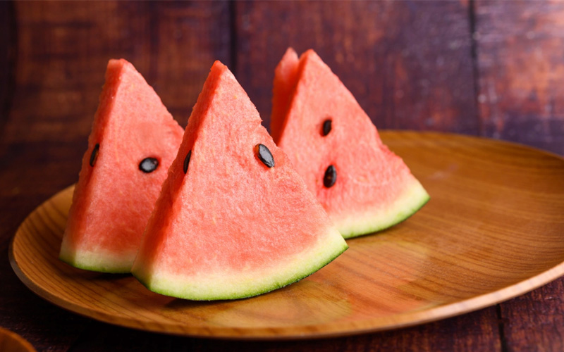 Nên ăn dưa hấu đỏ vào đầu năm