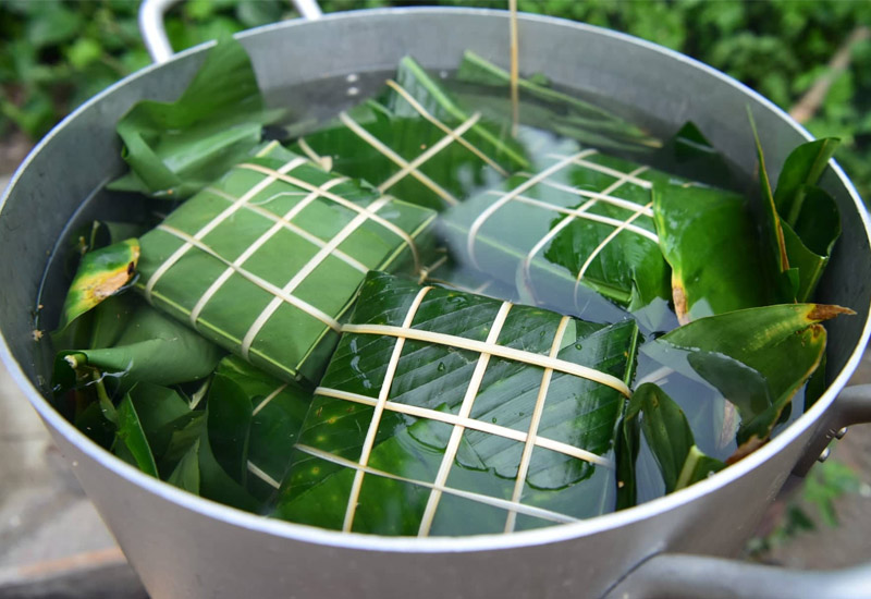 Luộc bánh chưng và hoàn thiện quá trình làm bánh