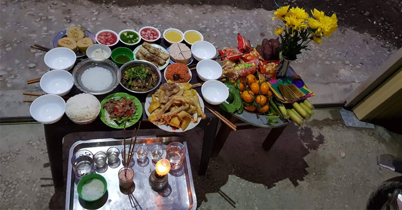 Mâm cúng lễ Giao thừa thường được chuẩn bị trang trọng 