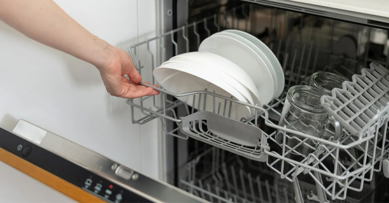 Máy rửa chén giúp người nội trợ có thêm thời gian nghỉ ngơi 