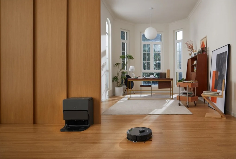 Robot hút bụi thay cha mẹ dọn dẹp nhà cửa tự động
