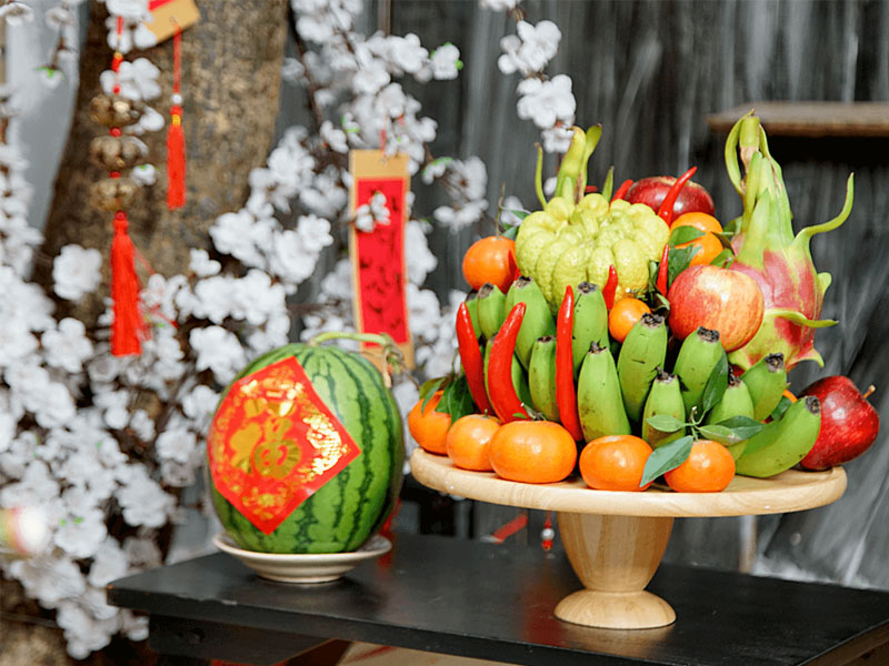 Mâm ngũ quả miền bắc được chọn theo màu sắc ngũ hành