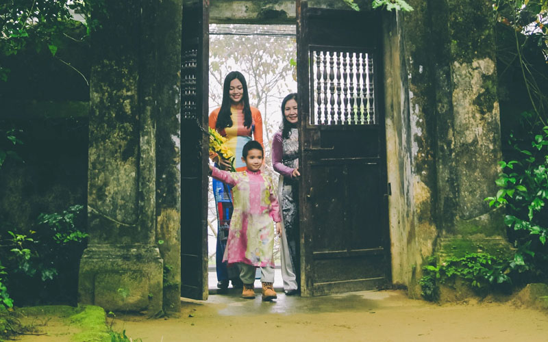 Cách chọn người xông đất mang lại may mắn