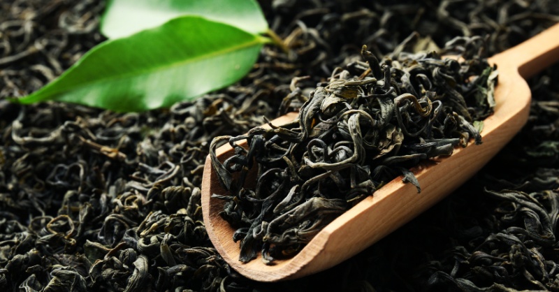 Đặt trà khô trong tủ lạnh để khử mùi