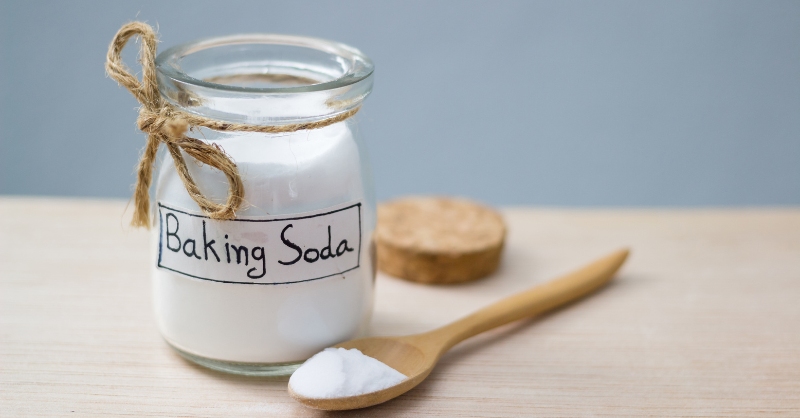 Khử mùi tủ lạnh bằng baking soda kết hợp hoa oải hương