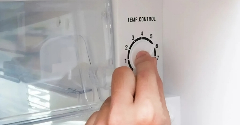 Nút điều chỉnh nhiệt độ trong ngăn mát tủ lạnh với 7 mức làm lạnh khác nhau