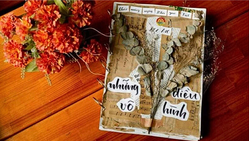 Tập san 20/11 trang trí cành hoa khô