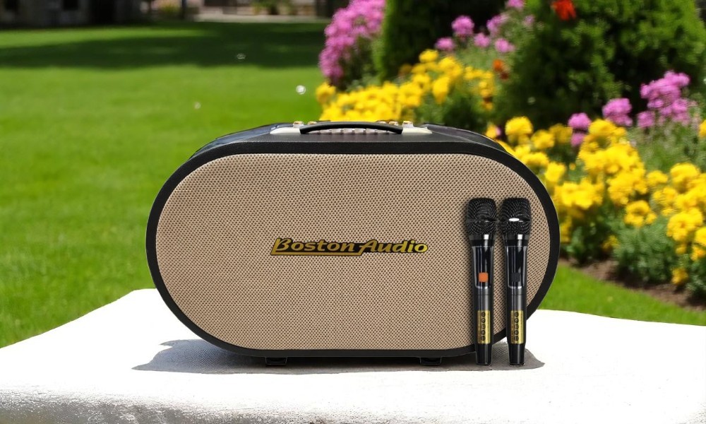 Đi kèm 2 micro UHF không dây loa xách tay Boston Audio BA 4500 VII 550W