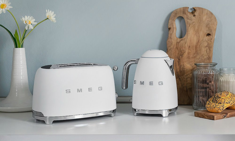 Thiết kế thanh lịch của Ấm Đun Siêu Tốc Smeg KLF03WHMEU