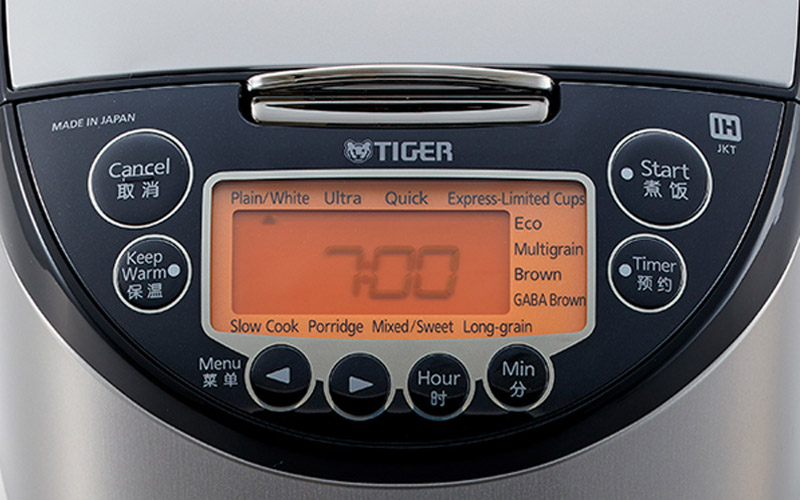 Bảng điều khiển của nồi cơm điện Tiger dễ thao tác 