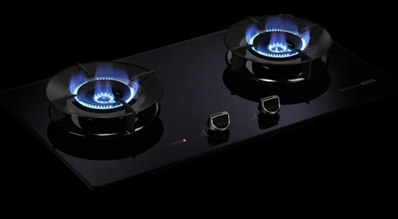 Bếp ga âm đôi Sakura giúp không gian bếp gọn gàng, hiện đại