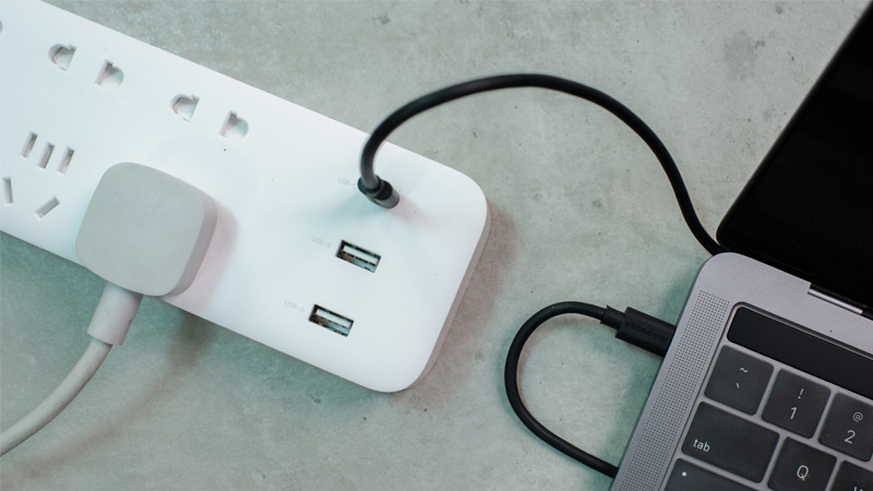 Nên sử dụng ổ cắm điện cổng USB vì nó tiện lợi