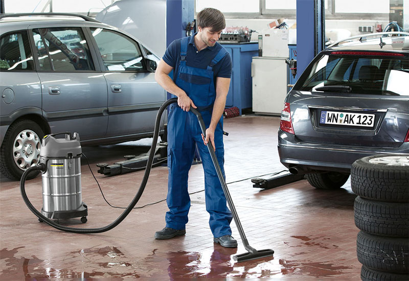 Máy hút bụi công nghiệp có bánh xe di chuyển tiện lợi