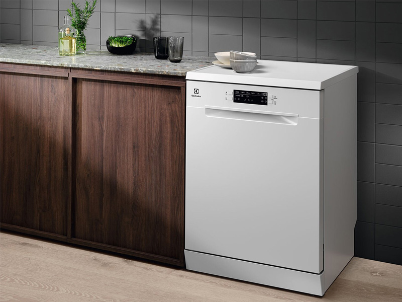 Máy rửa chén Electrolux dễ dàng tích hợp vào tủ bếp