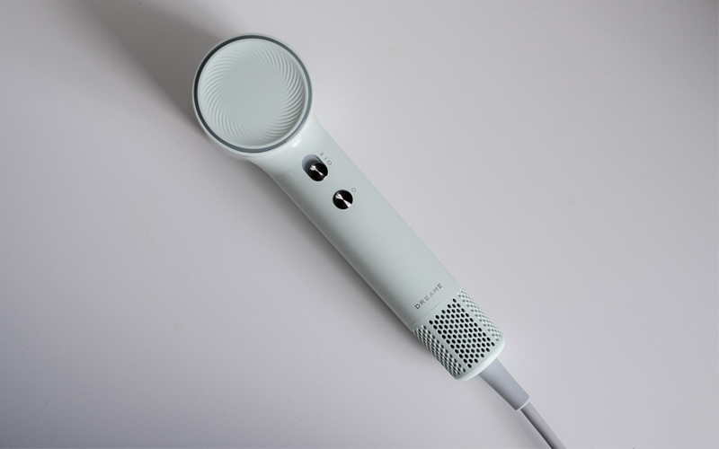 Máy sấy tóc du lịch được thiết kế nhỏ gọn nhẹ 