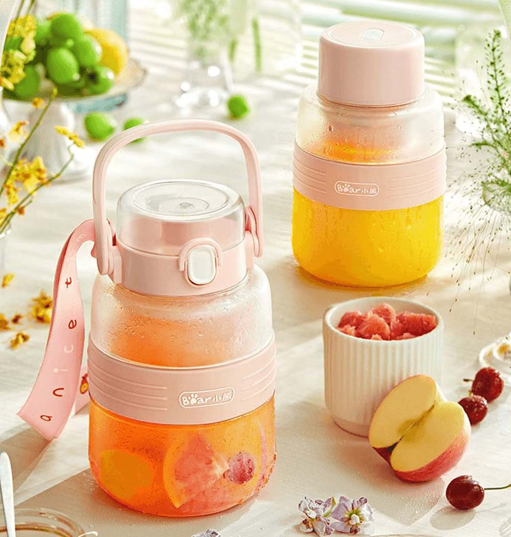 Máy Xay Sinh Tố Cầm Tay Bear LLJ-P10X5 có thiết kế nhỏ gọn