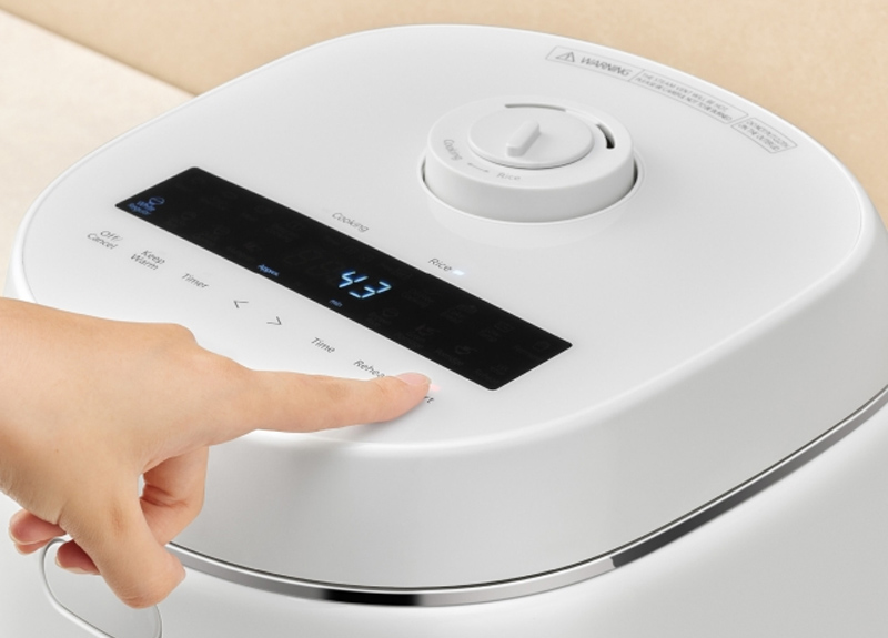 Nồi cơm điện Panasonic tích hợp bảng điều khiển dễ sử dụng