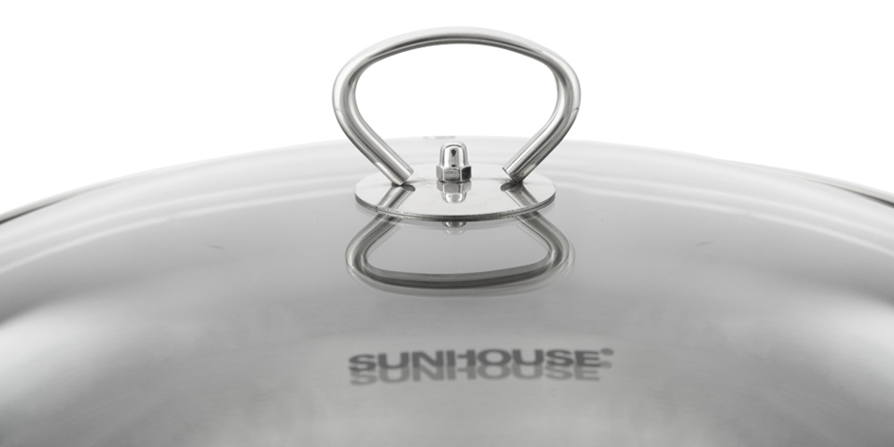Quai núm bằng inox bền đẹp của Nồi Luộc Gà Inox 3 Đáy Sunhouse SH28LG