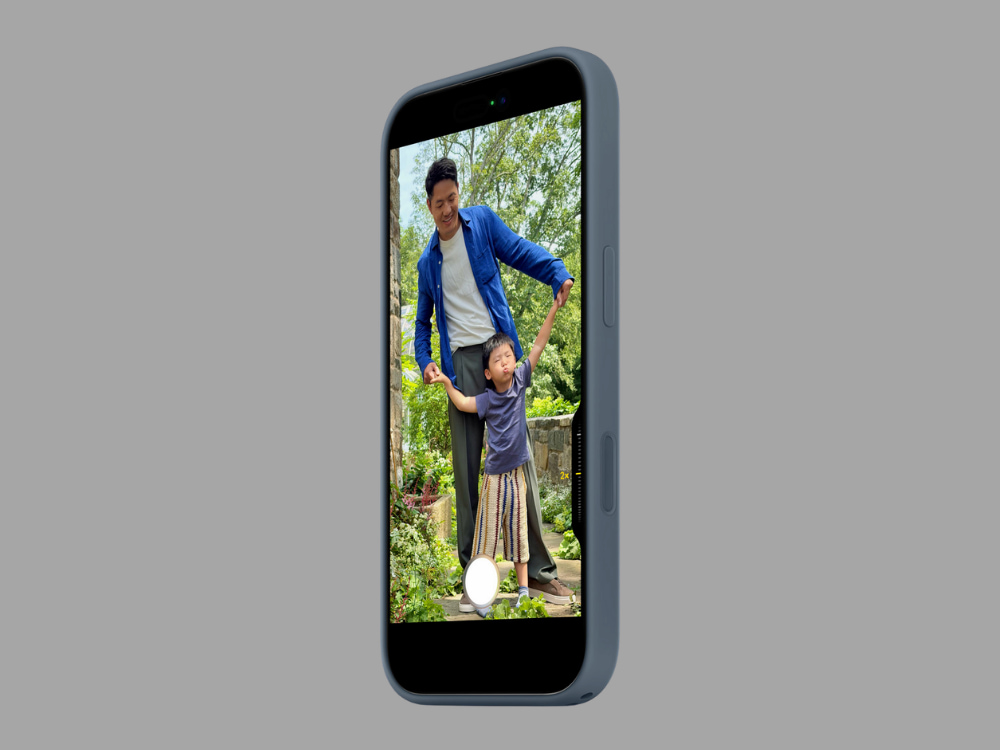 Ốp lưng iPhone 17 Silicone Case Light Moss điều khiển Camera mượt mà