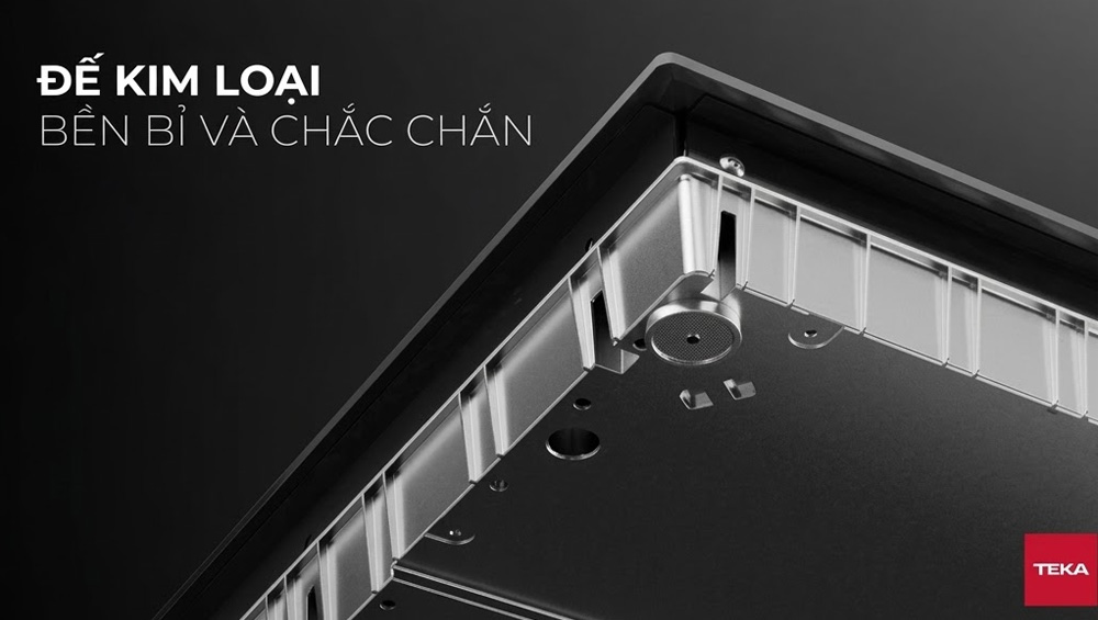 Đế kim loại cứng cáp, chịu nhiệt tốt, giúp thiết bị vận hành ổn định