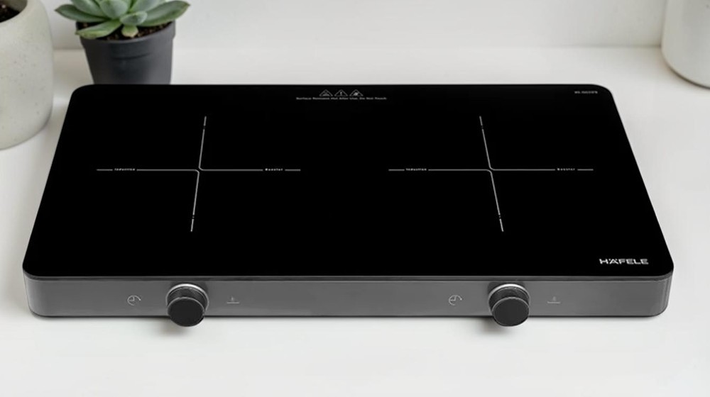 Bảng điều khiển cảm ứng kết hợp nút vặn tiện lợi, trực quan 