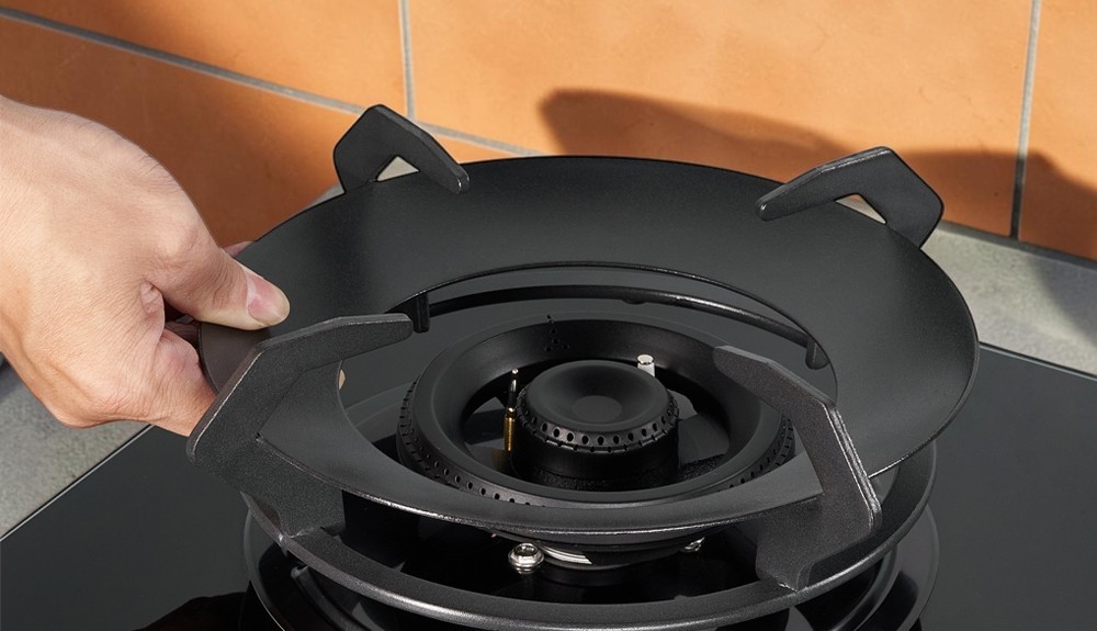 Bếp Gas Âm Sakura SG-2523GB sở hữu kiềng bếp tích hợp vòng chắn gió