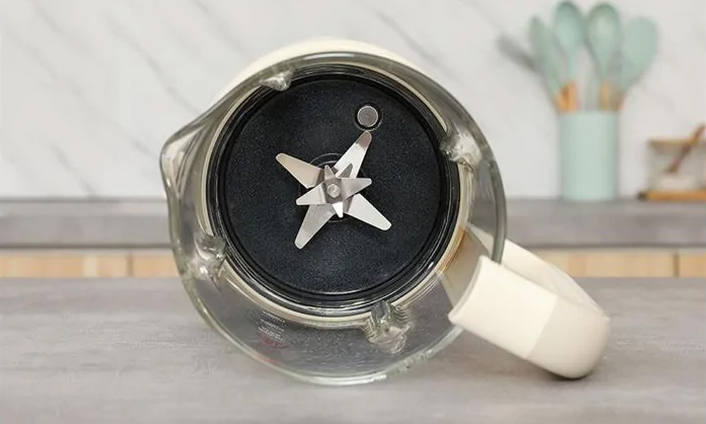 Máy Làm Sữa Hạt Bear HSB-045MQ sở hữu lưỡi xay inox 304 sắc bén