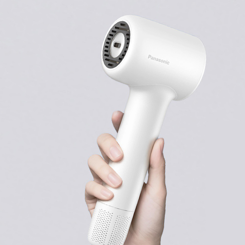 Tay cầm thẳng đứng tối ưu sự thuận tiện khi tạo kiểu tóc