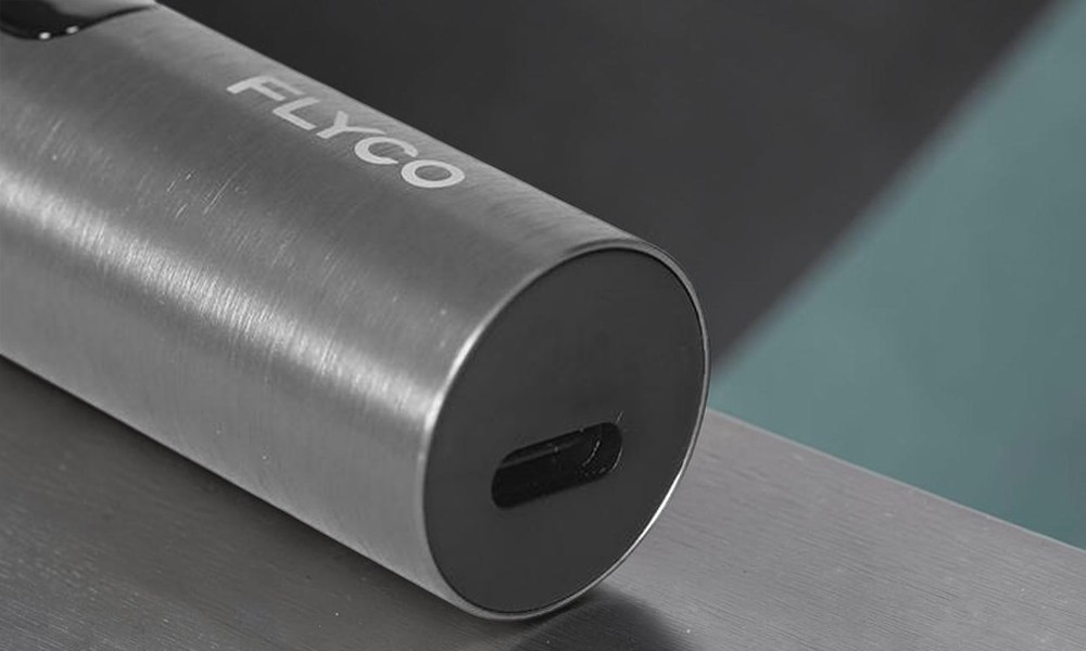 Máy Tỉa Lông Mũi Flyco FS5616 cho phép sạc linh hoạt