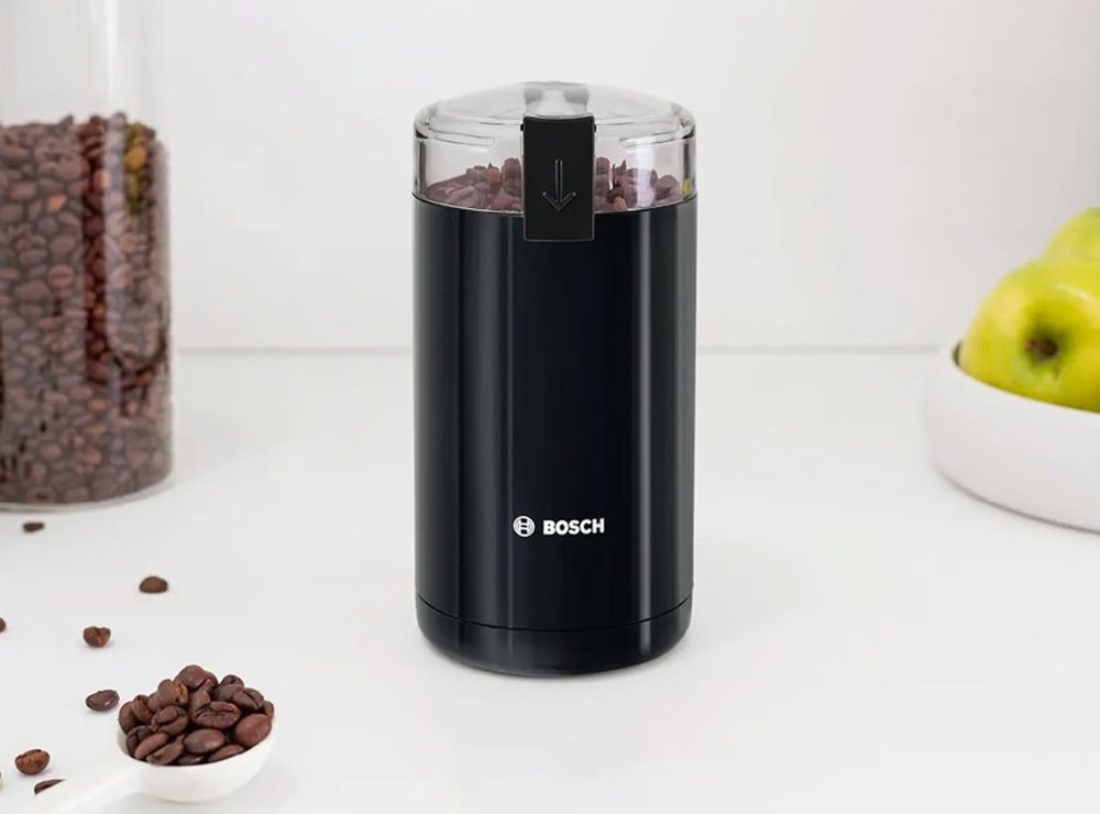 Công suất 180W đủ để xử lý lượng hạt nhỏ đến vừa ổn định trong gia đình