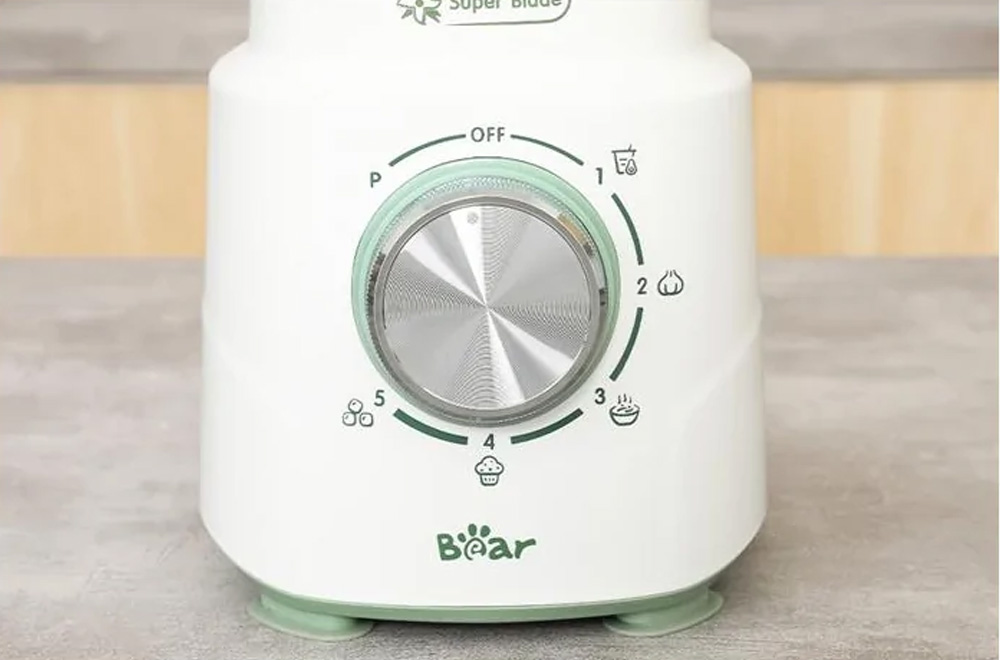 Điều khiển nút xoay dễ thao tác, phù hợp với nhiều thành viên trong gia đình
