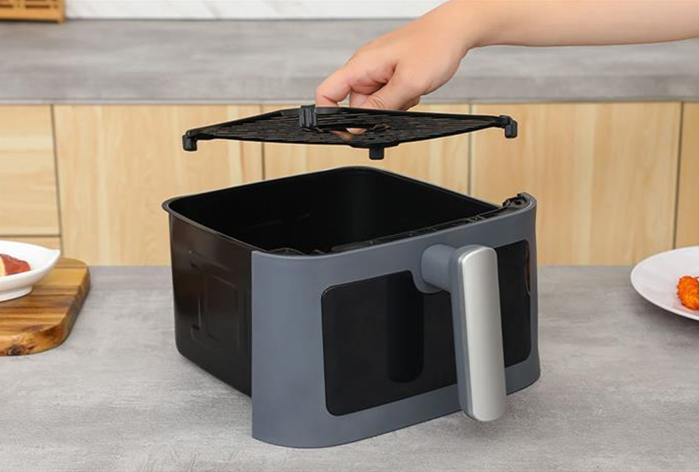 Dung tích tổng 6 lít, dung tích sử dụng 5 lít, chiên được gà nguyên con