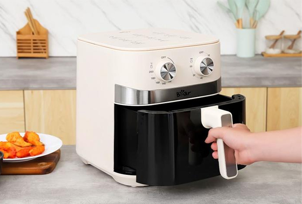 Dung tích 9 lít rộng rãi, thuận tiện chế biến nhiều món ăn trong một lần nấu