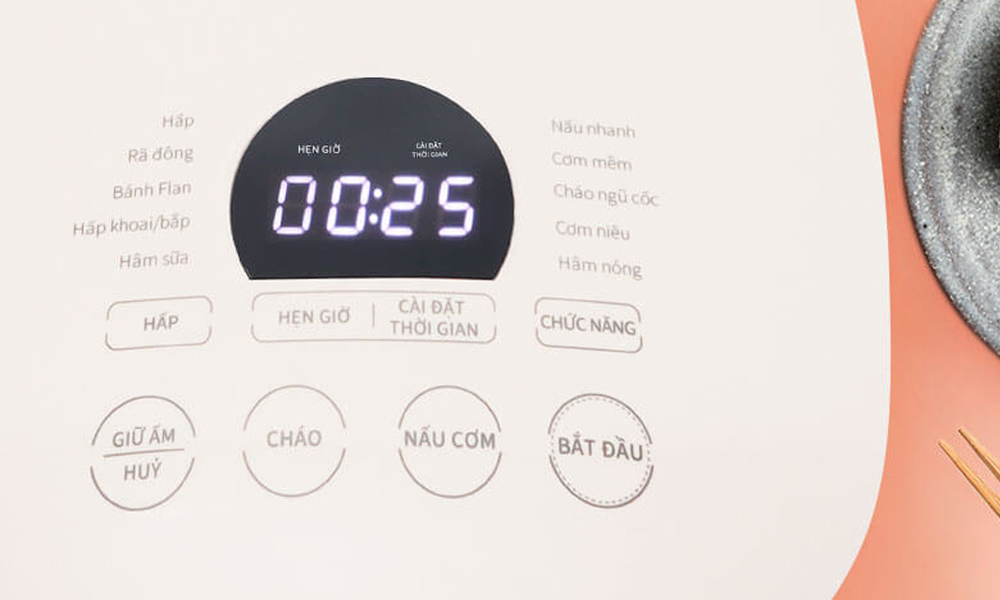 Điều khiển cảm ứng kết hợp màn hình LED hiển thị dễ sử dụng