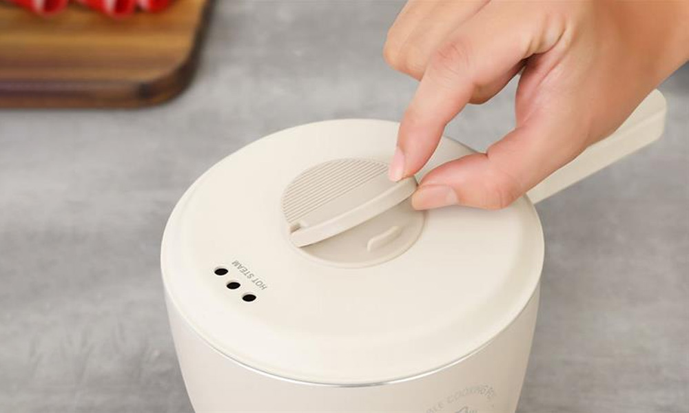 Nắp đậy được làm từ nhựa PET chịu nhiệt