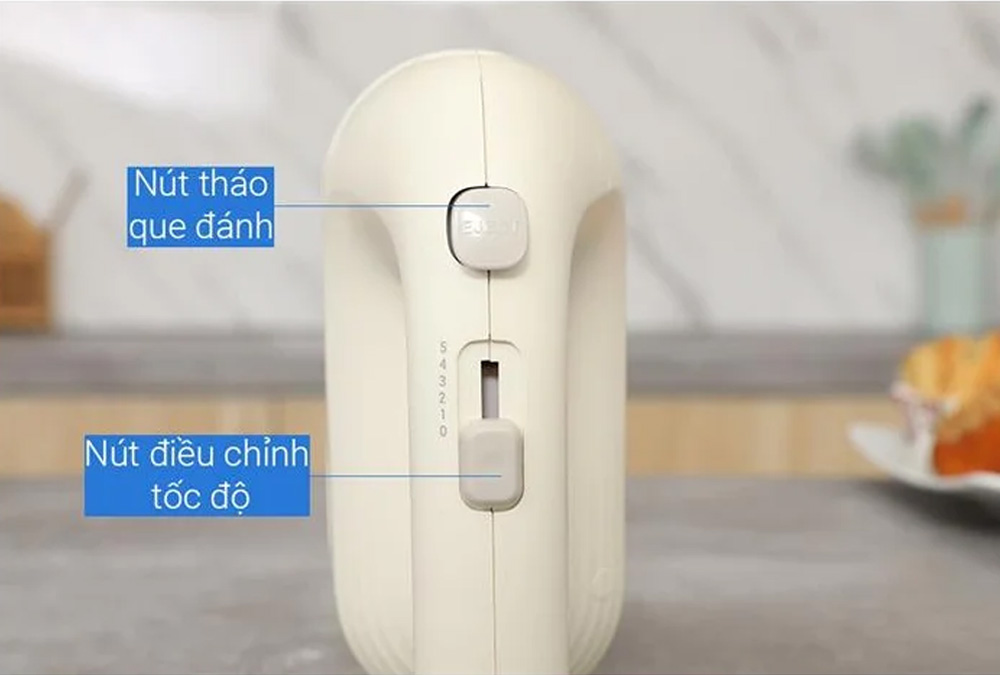 Bear HAM-025CG trang bị nút gạt điều chỉnh tốc độ và nút tháo que đánh 