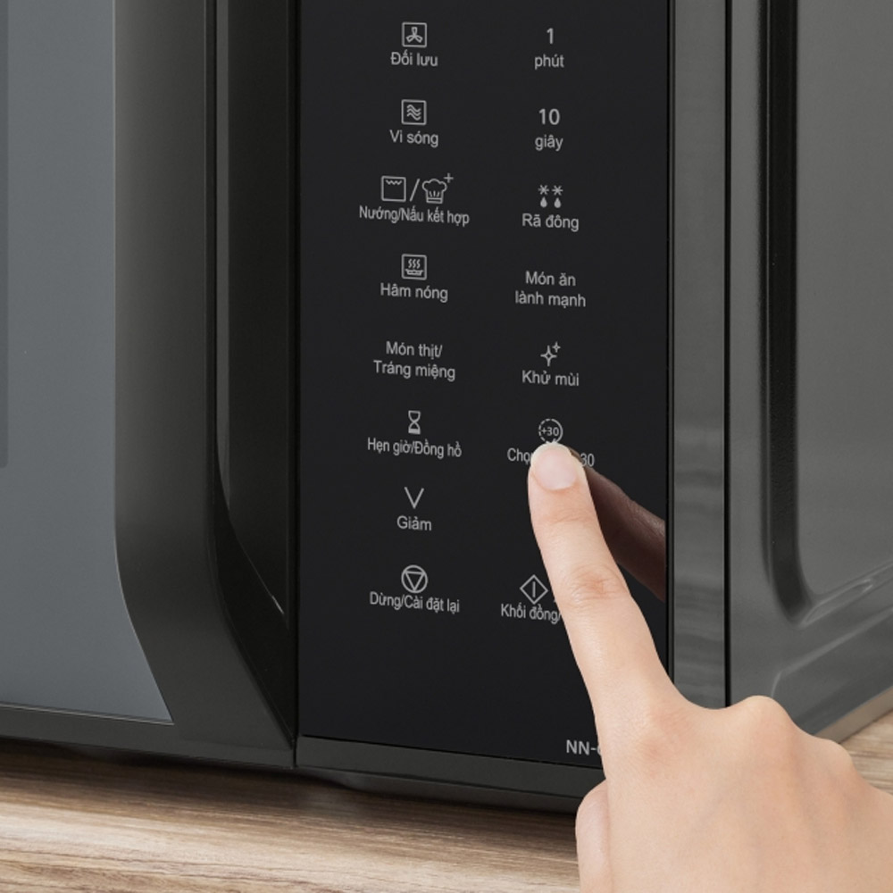 Bảng điều khiển điện tử dễ dàng theo dõi và điều chỉnh các chức năng