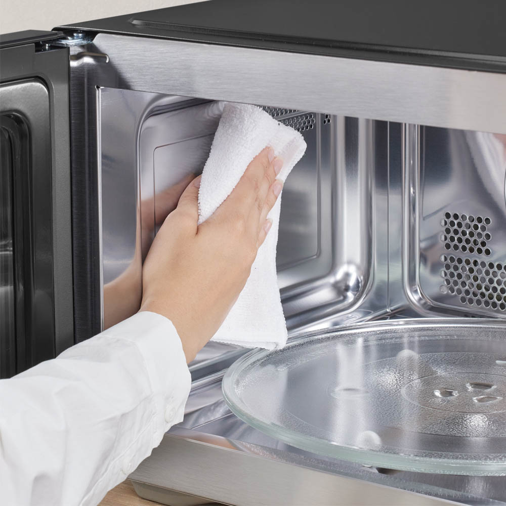 Thiết kế khoang lò phẳng, dễ lau chùi 