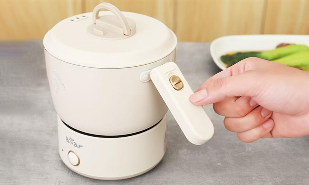Nồi Lẩu Điện Đa Năng Bear MC-4H12H trang bị tay cầm có thể gấp gọn