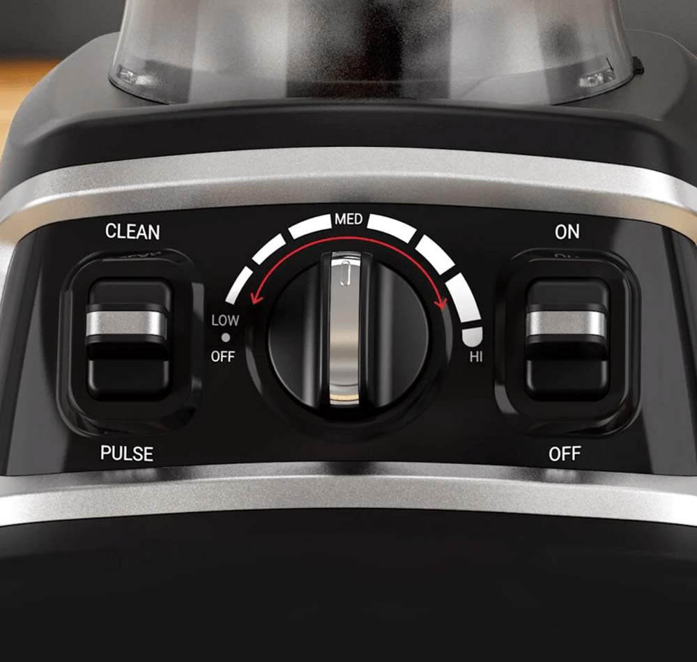 Bảng điều khiển với nút xoay điều chỉnh tốc độ cùng nút nhấn tiện lợi