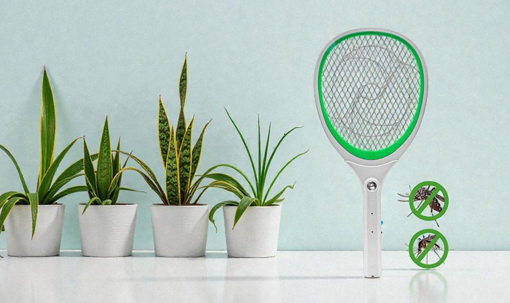 Vợt Muỗi NAKAGAMI có thiết kế thân to chắc chắn