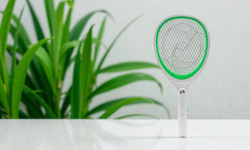 Vợt Muỗi NAKAGAMI được trang bị pin sạc với dung lượng 4V/400mAh