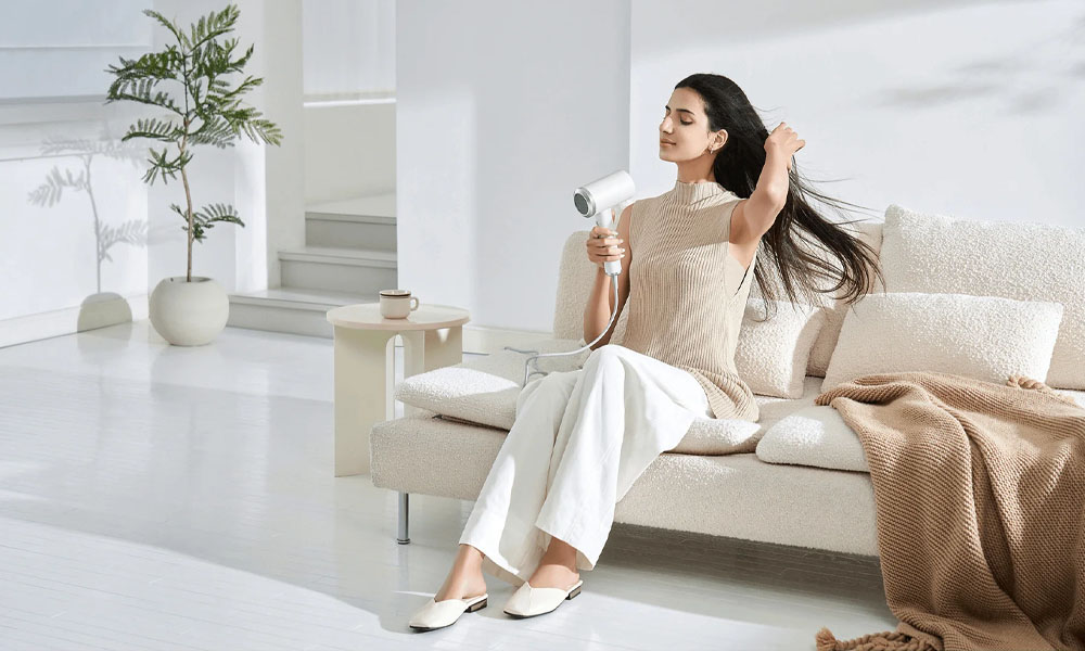 Xiaomi High-speed Ionic Hair Dryer EU (BHR9114EU) có công suất 1600W