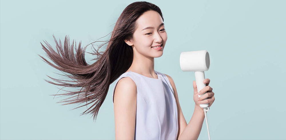 Xiaomi Ionic Hair Dryer H300 EU hoạt động với công suất 1600W