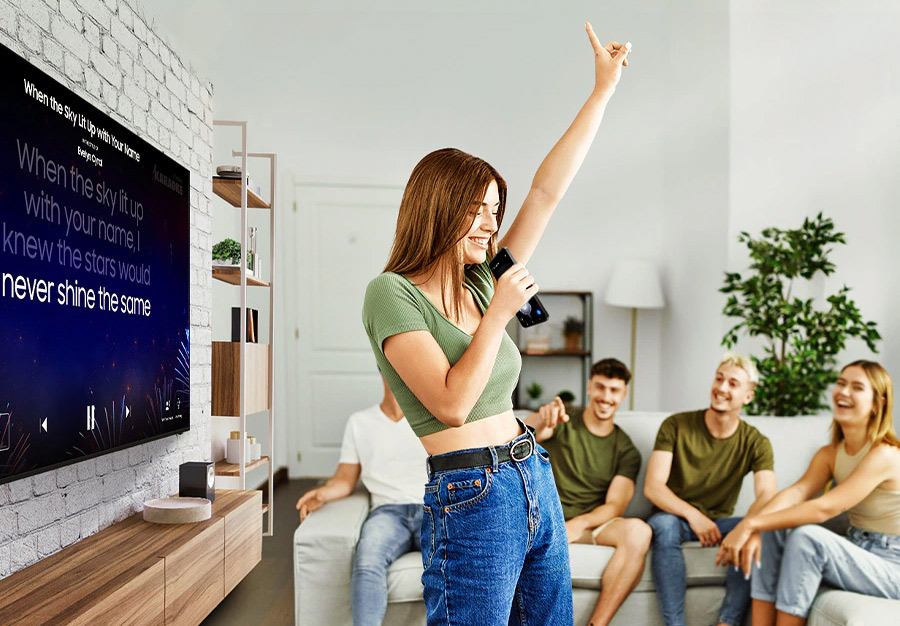 Biến tivi thành sân khấu karaoke Tivi Samsung Neo QLED 4K 100 Inch QA100QN80H