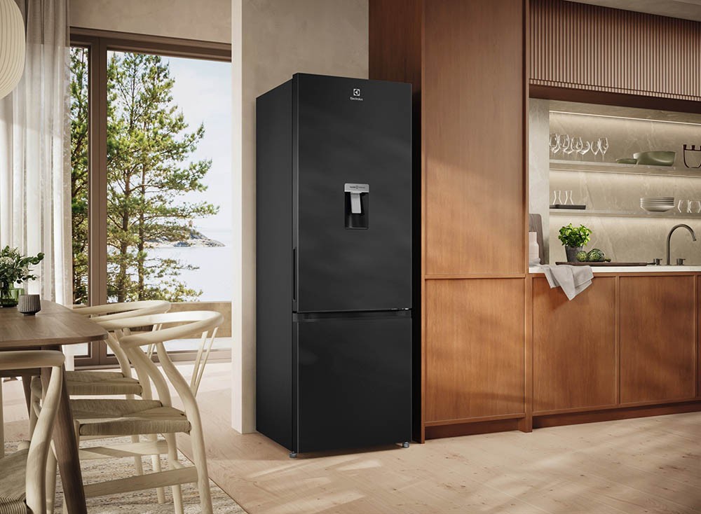 Tủ Lạnh Electrolux EBB3462L-B ngăn đông dưới sang trọng