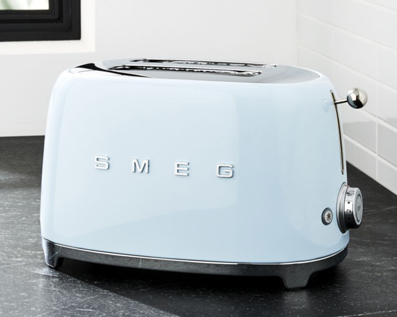 Máy nướng bánh mì Smeg TSF01PBEU - Xanh Nhạt có thiết kế nhỏ gọn