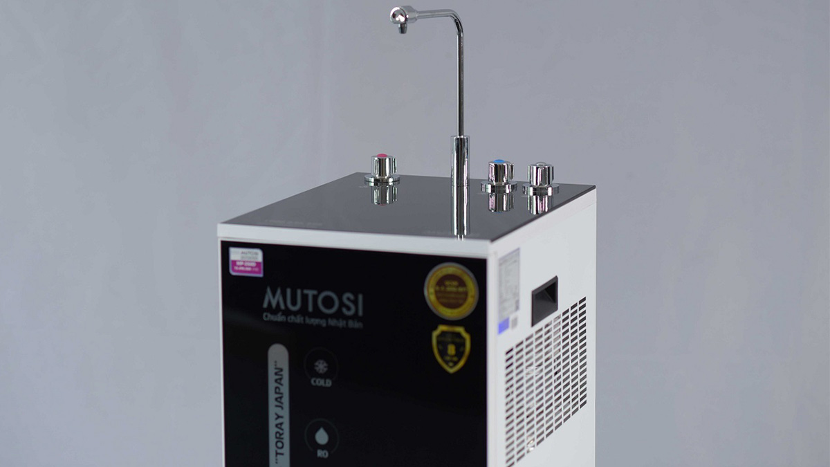Mutosi MP-350D-BKQ có thiết kế 1 vòi với 3 công tắc lấy nước tiện lợi