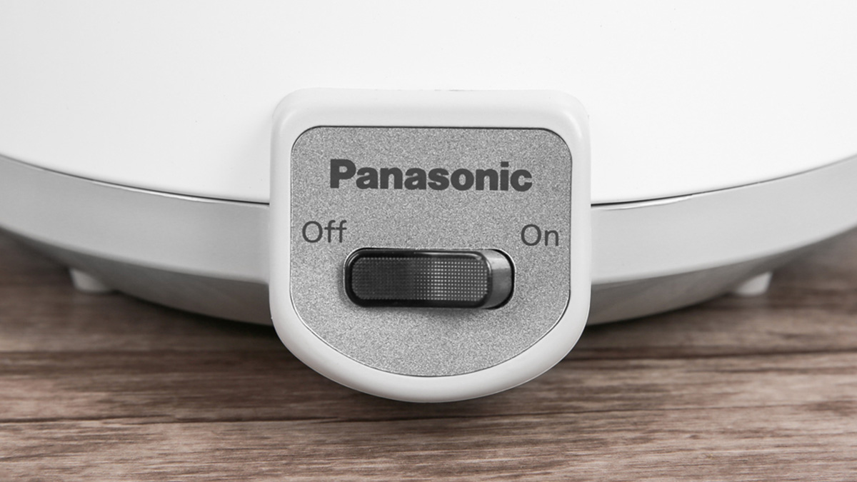 Panasonic NF-N15SRA sử dụng điều khiển nút gạt đơn giản